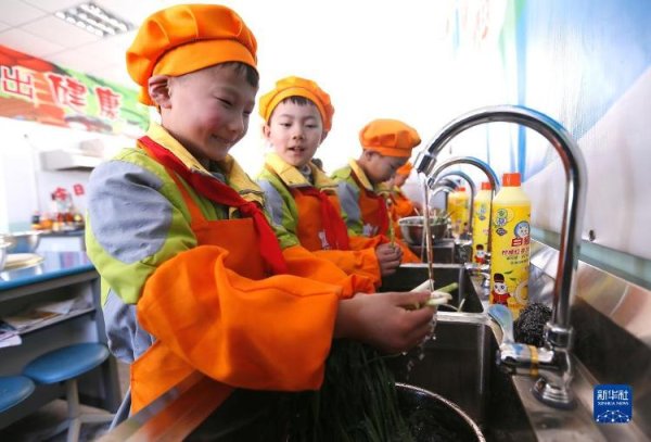 万宝配资 山东即墨：“烹饪课堂”学厨艺