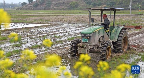 易云达配资 天气回暖春耕忙 - 海报新闻